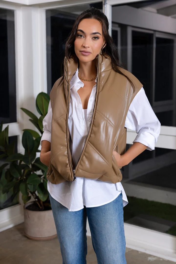 How To Style A Quilted Vest - 10 outfit ideas 