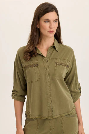 XCVI Knapp Button Up