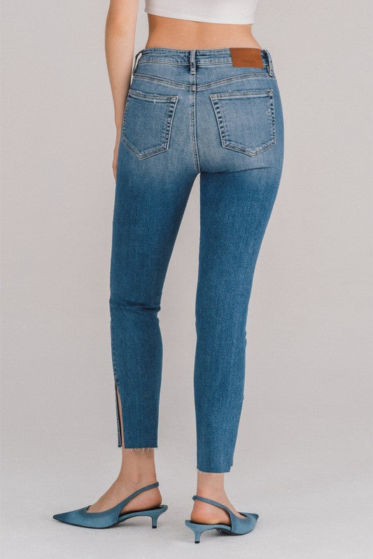 Hidden Taylor Skinny w/ Side Slit Jeans