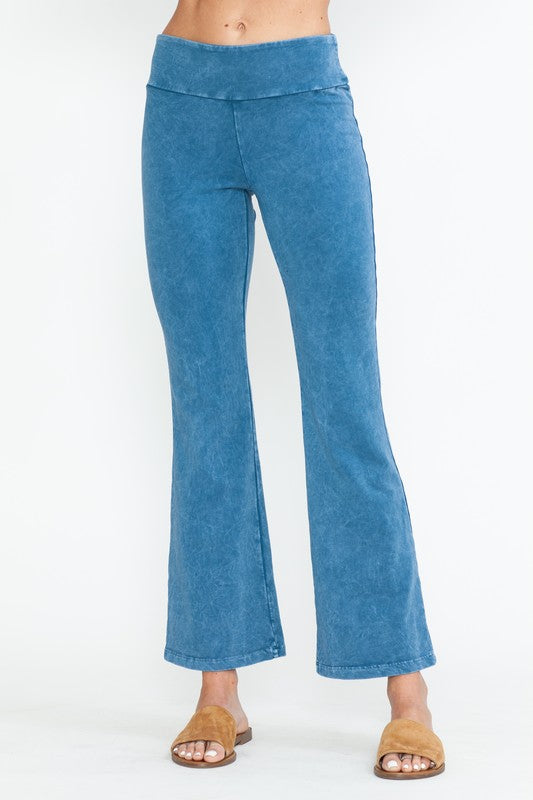 Mineral Washed Capri Stretch Pants - Light Denim