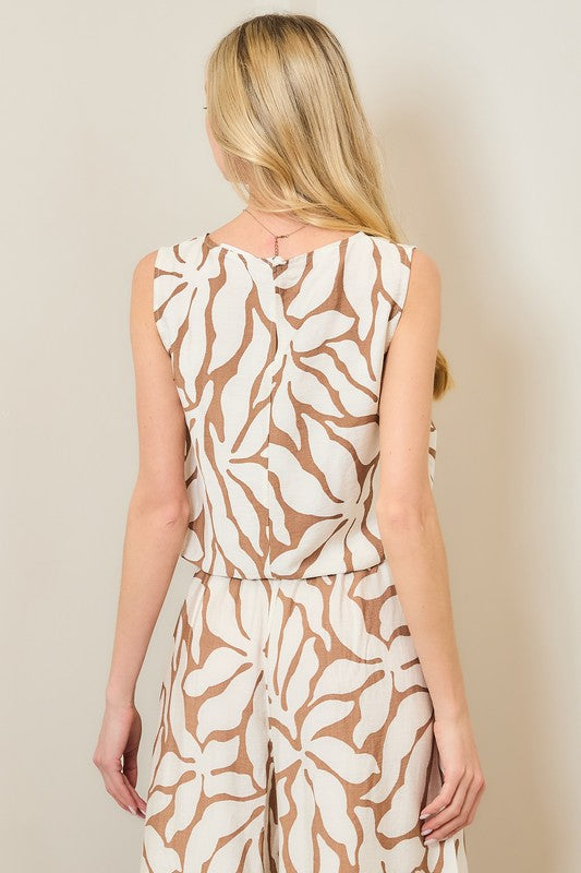 Textured Scoop Neck Sleveless Top