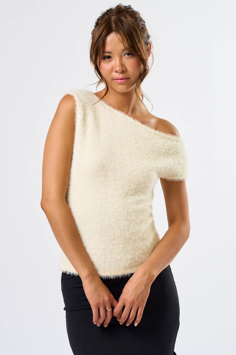 The Asymmetric Fuzzy Sweater