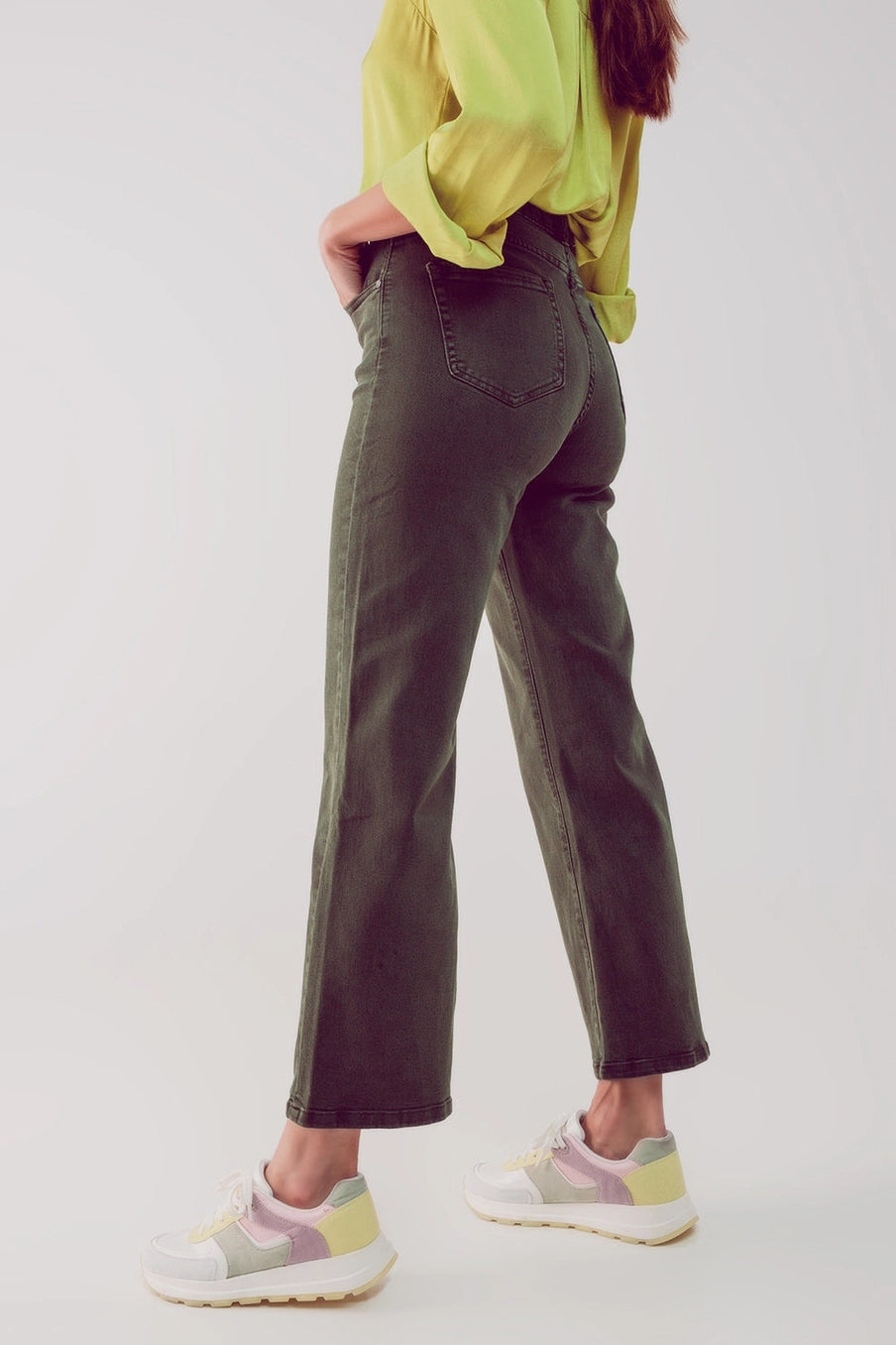 Cropped wide leg jeans in dark green, featuring a high waist and an effortless relaxed fit, perfect for Long Island boutique fashion.