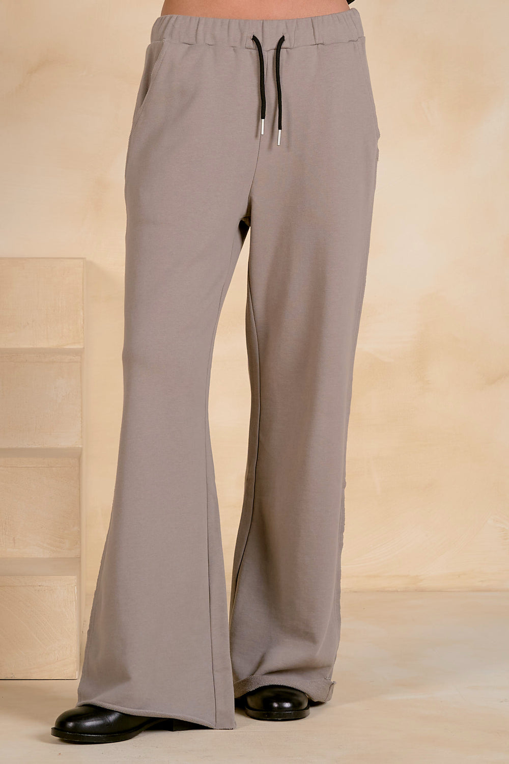 Taupe/Black