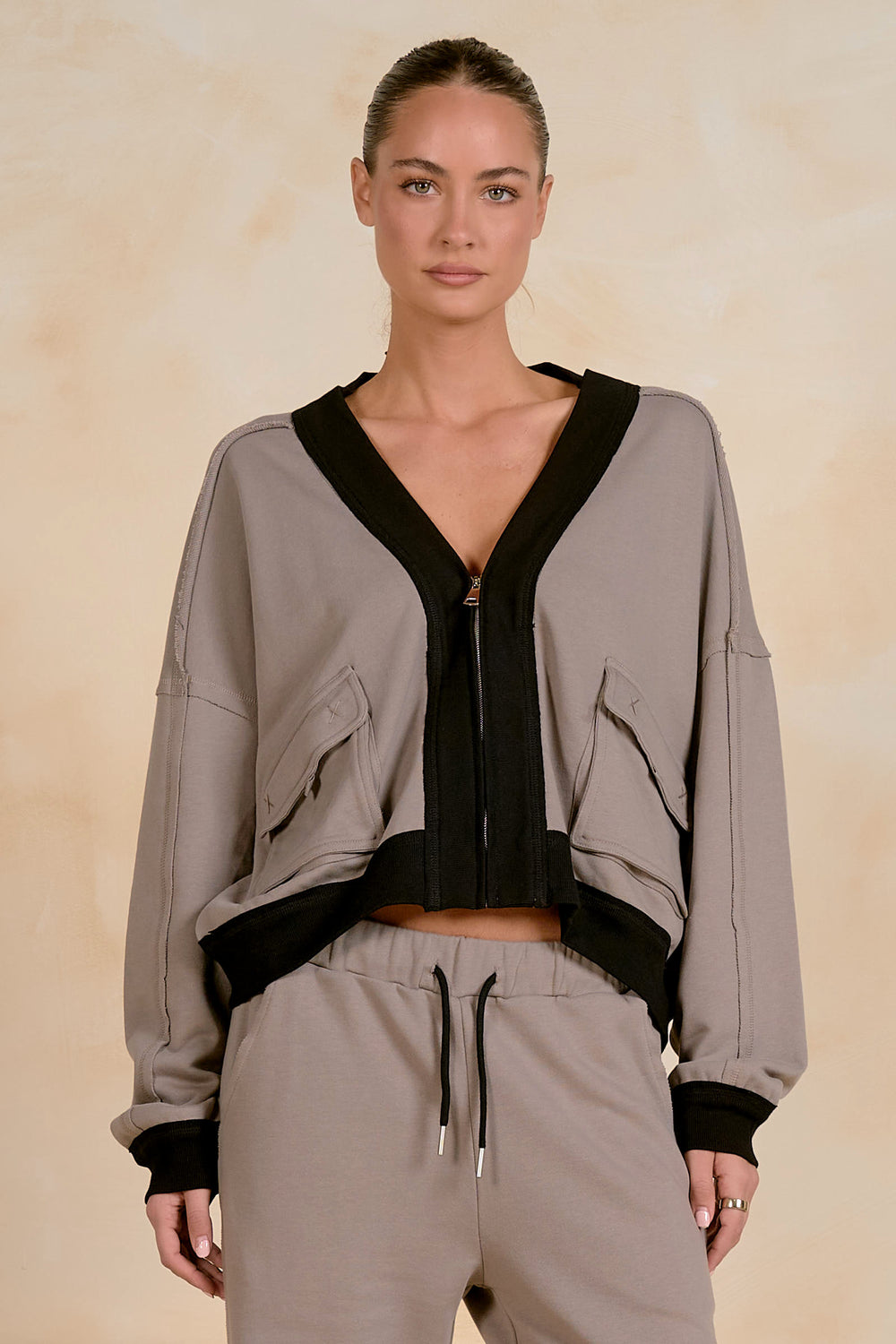 Taupe/Black
